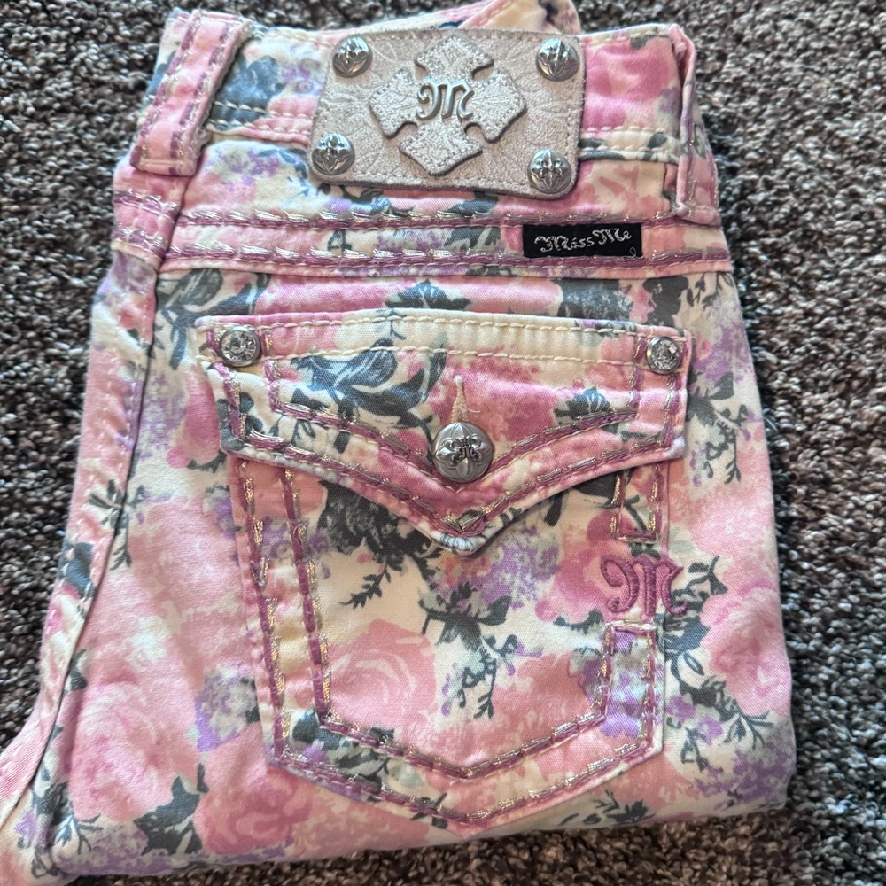 Super cute Rose size 25 Miss Me Skinny Jeans